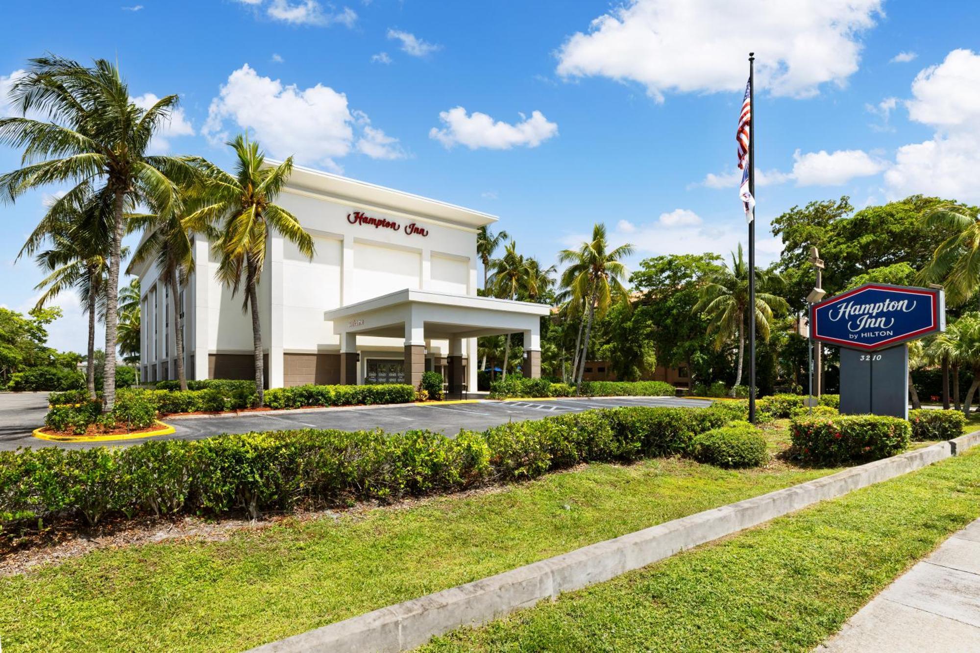 Hampton Inn Naples-Central Exterior photo